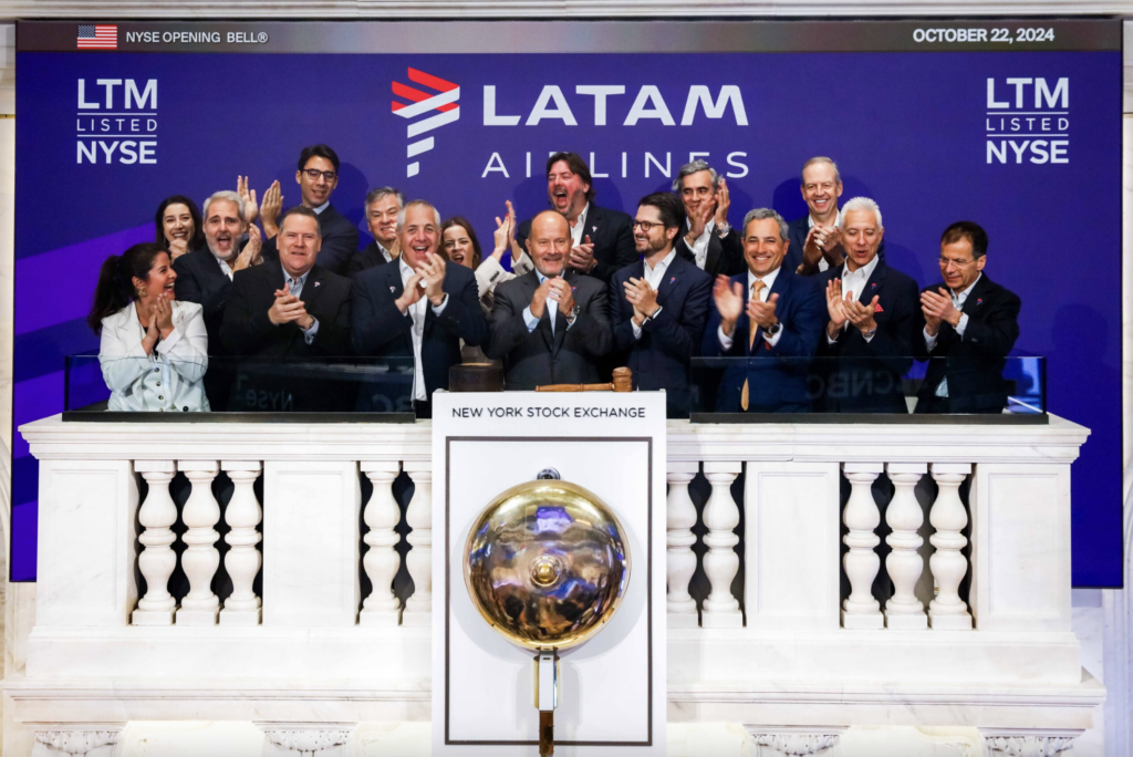 LATAM celebra su regreso a la Bolsa de Nueva York con proyecciones financieras optimistas y un plan de crecimiento sostenido